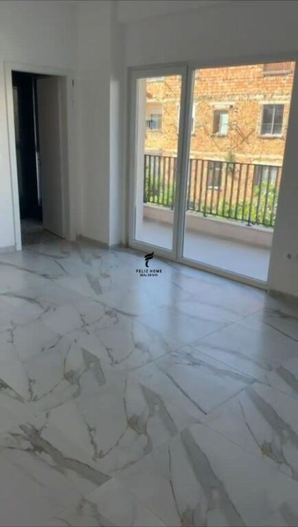 OFFICE FOR RENT 64M2 LAPRAKE 40,000 LEKE FH-79579
