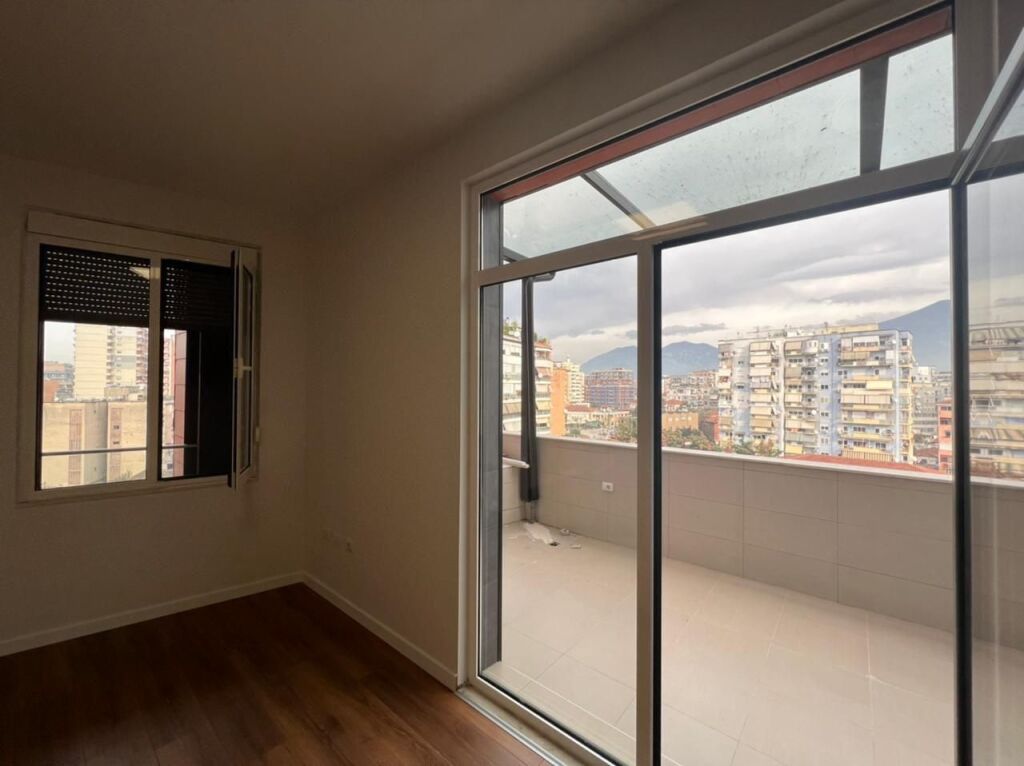 🏢 Jepet Ambient Zyre me Qira – Përballë Toptani Center