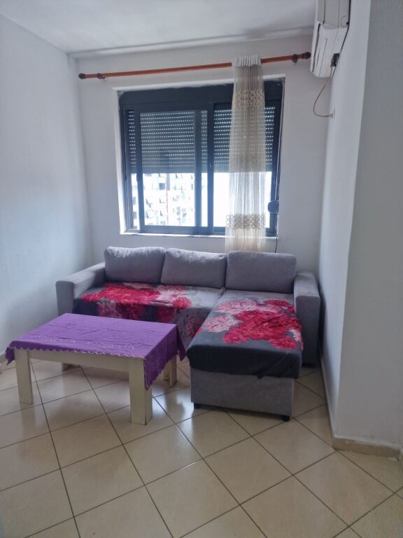 Apartament 1+1, Astir!