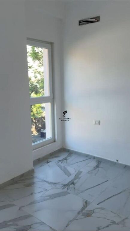 OFFICE FOR RENT 64M2 LAPRAKE 40,000 LEKE FH-79579