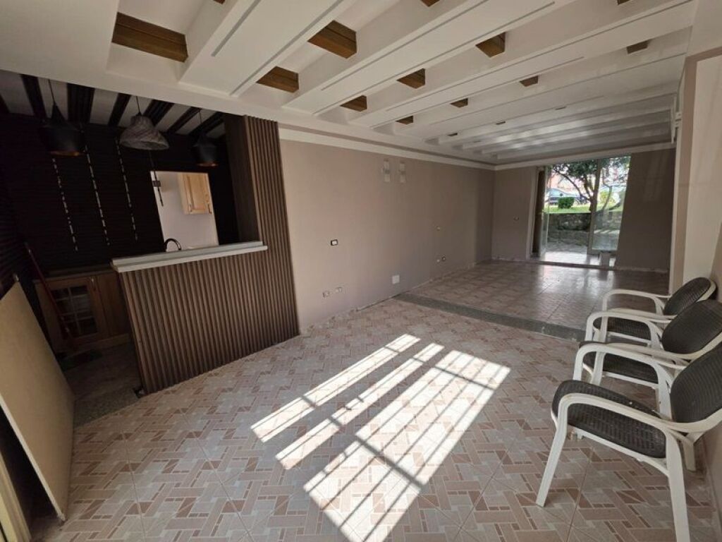 Shop  House for sale in Lezhë