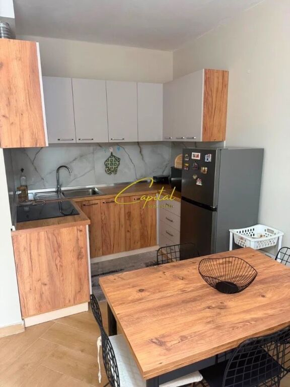 APARTAMENT ME QIRA 1+1 SHKOLLA E BALETIT 65.000 LEKE