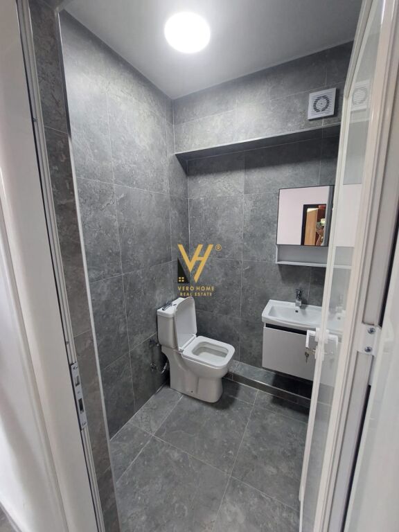 JEPET ZYRE 150 M2 ME QERA TE PALLATI ME SHIGJETA 100.000 LEKE