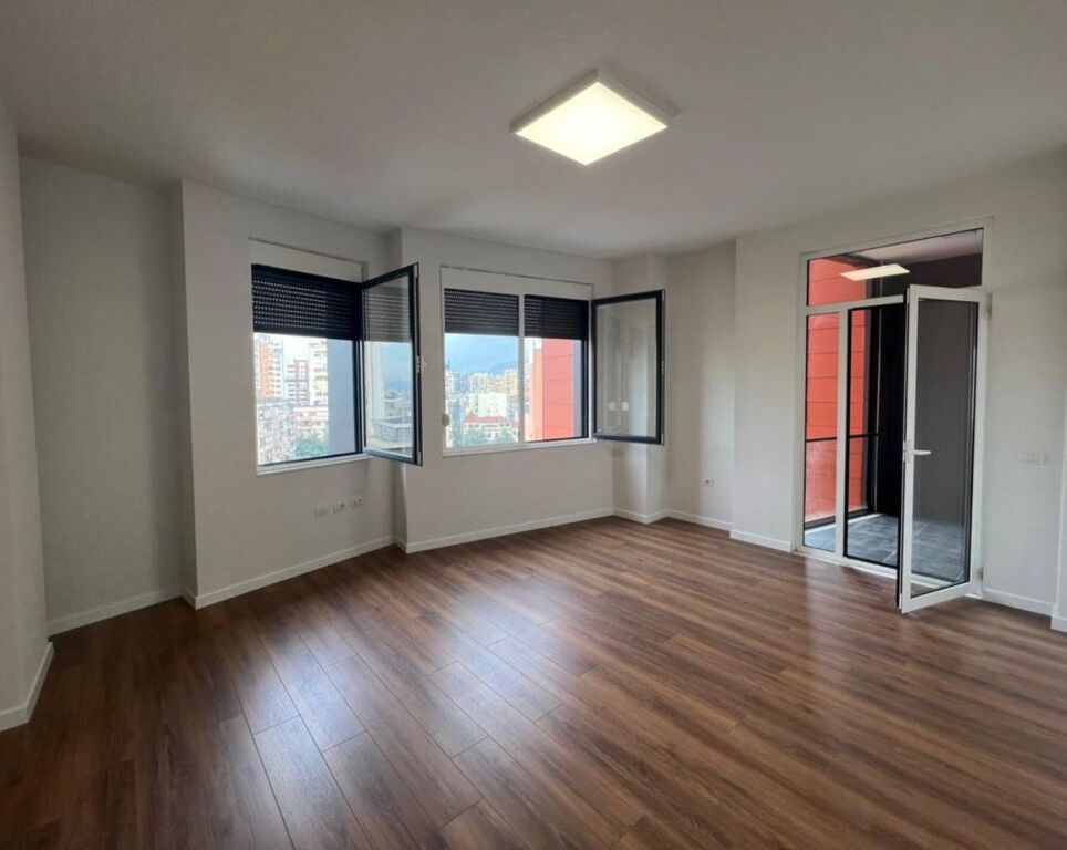 📌 Jepet Ambient Zyre me Qira – Përballë Toptani Center