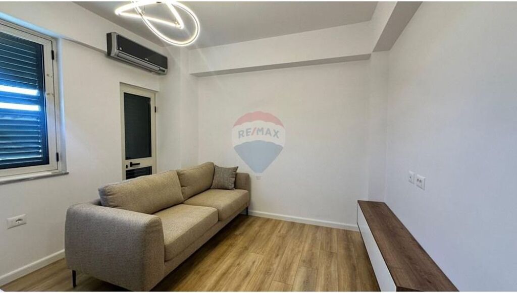 Apartament per qira 1+1 , 21 Dhjetori