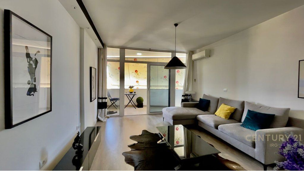 QIRA, APARTAMENT MODERN 1+1, RRUGA KAVAJËS