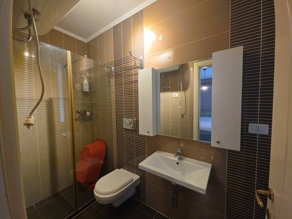 Liqeni i Tiranes - Jepet me qira Apartament 3+1+2 + Post Parkimi pranë Nobis!