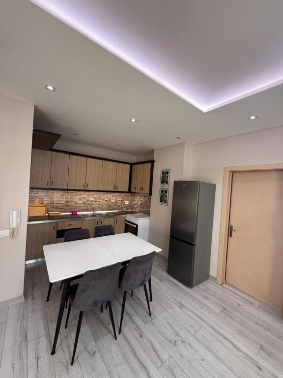 🏡 Jepet me Qera Apartament 2+1 Astir