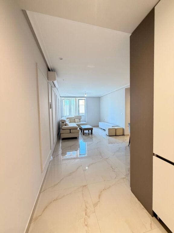 Per qira  APARTAMENT  2+1 prane Stacionit te Trenit Durres