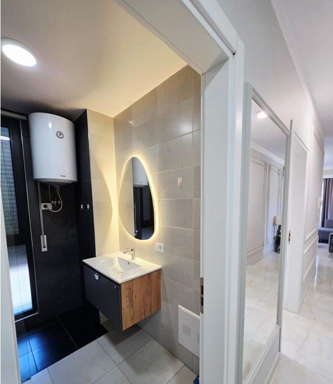 Apartament 1+1 për Qira – Tek Komuna e Parisit, pranë Kompleksit Olimpik!
