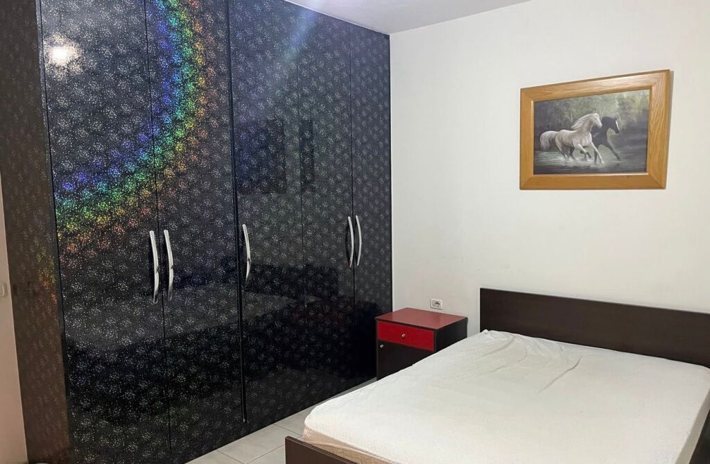 Apartament 1+1, Astir!