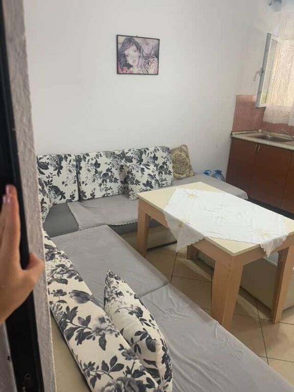 Apartament 1+1. 40000 leke .Fakulteti i mjeksis