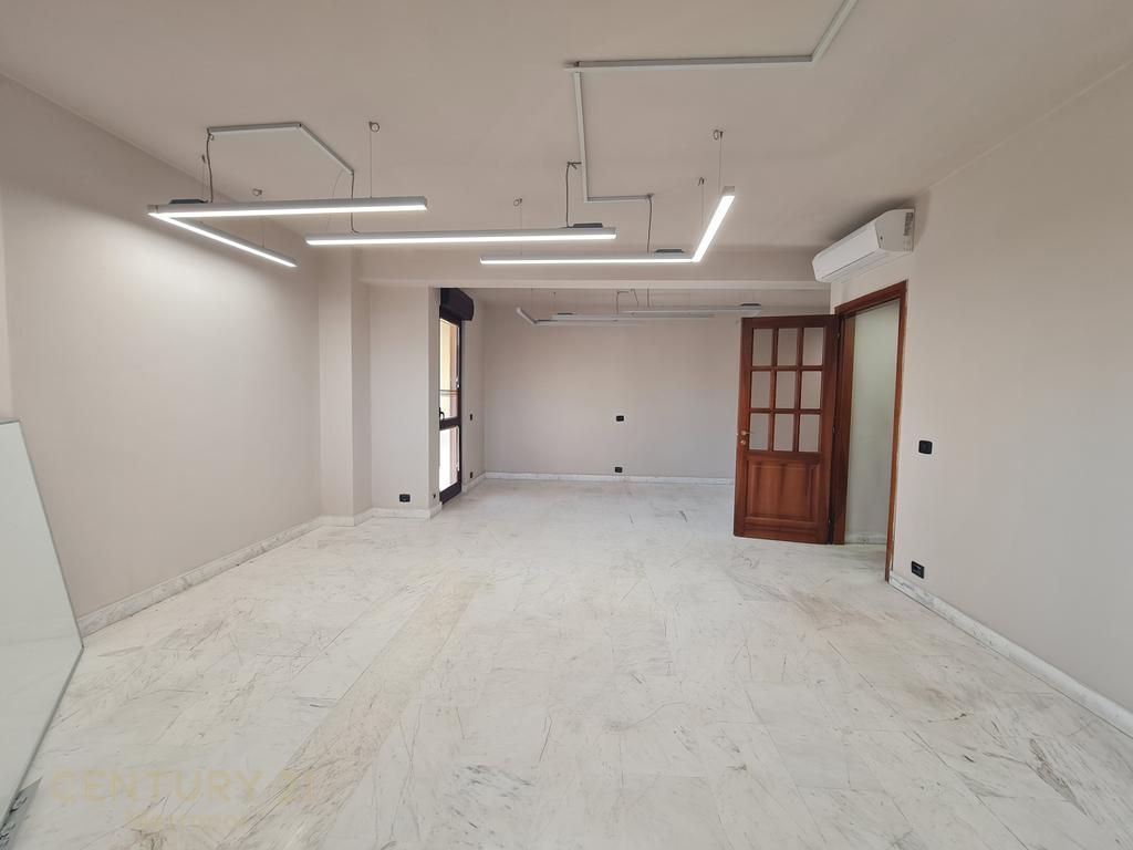 JEPEN ZYRA ME QIRA 130 m NE QENDER TIRANE!