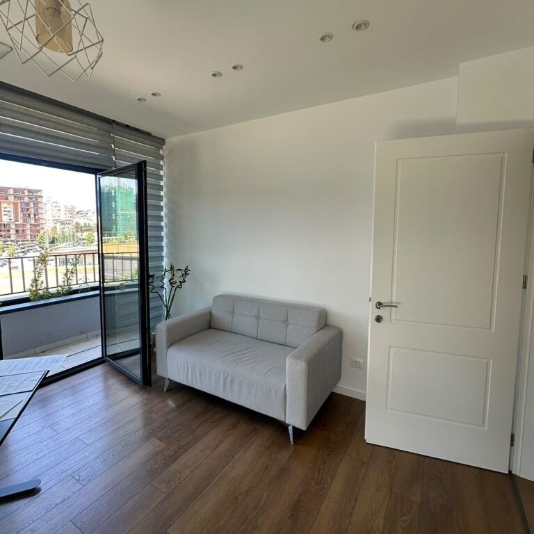 🏢 Ambient Zyre me Qira – Lake View Residence, Liqeni Artificial ✨