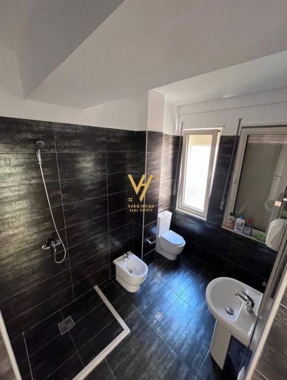 JEPET ZYRE 95 M2 ME QIRA NE ISH BLLOK 1.650 EURO