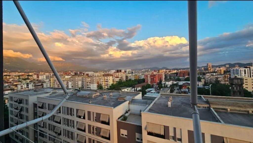 Jepet Me Qera Apartament 1+1+1 Ballkon