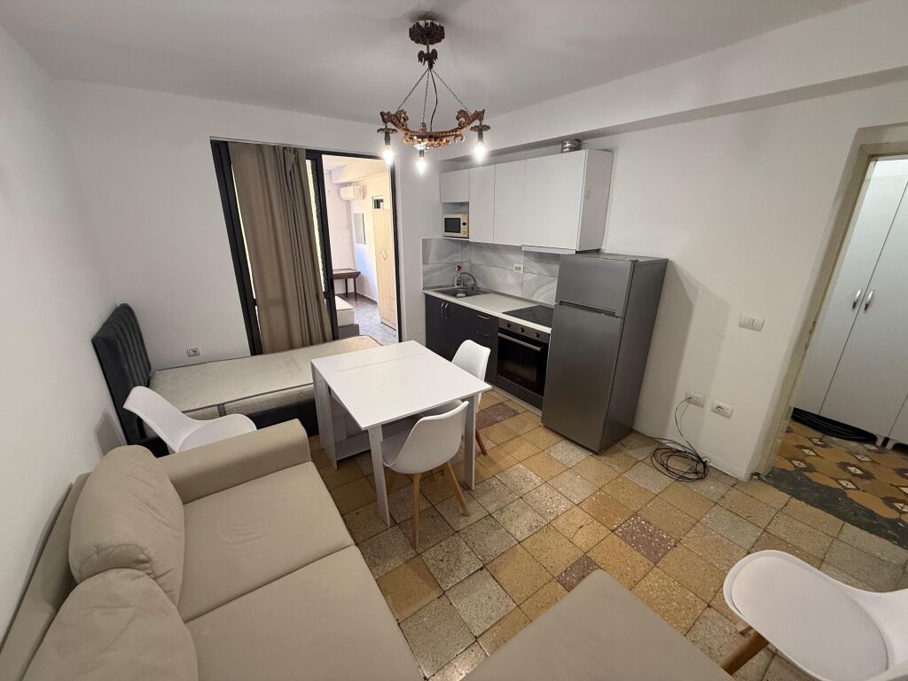 📣 QERA Apartament 1+1 📍 Prane Brrylit 🛣️ Bulevardi “Bajram Curri” ✨  🏢 Ndertim Ekzistues 🪜 Kati 5 (Pa Ashensor) 🛋️ I Mobiluar  💶 Cmimi 35.000 Leke Ne Muaj
