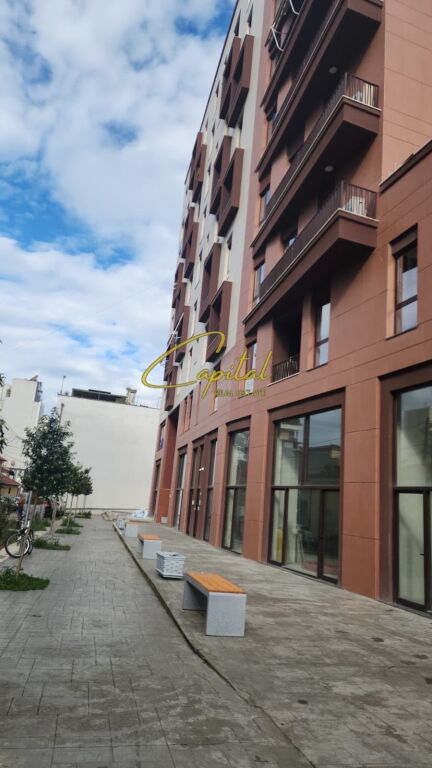 AMBIENT BIZNESI ME QIRA 97 M2 MYSLYM SHYRI 1300 EURO