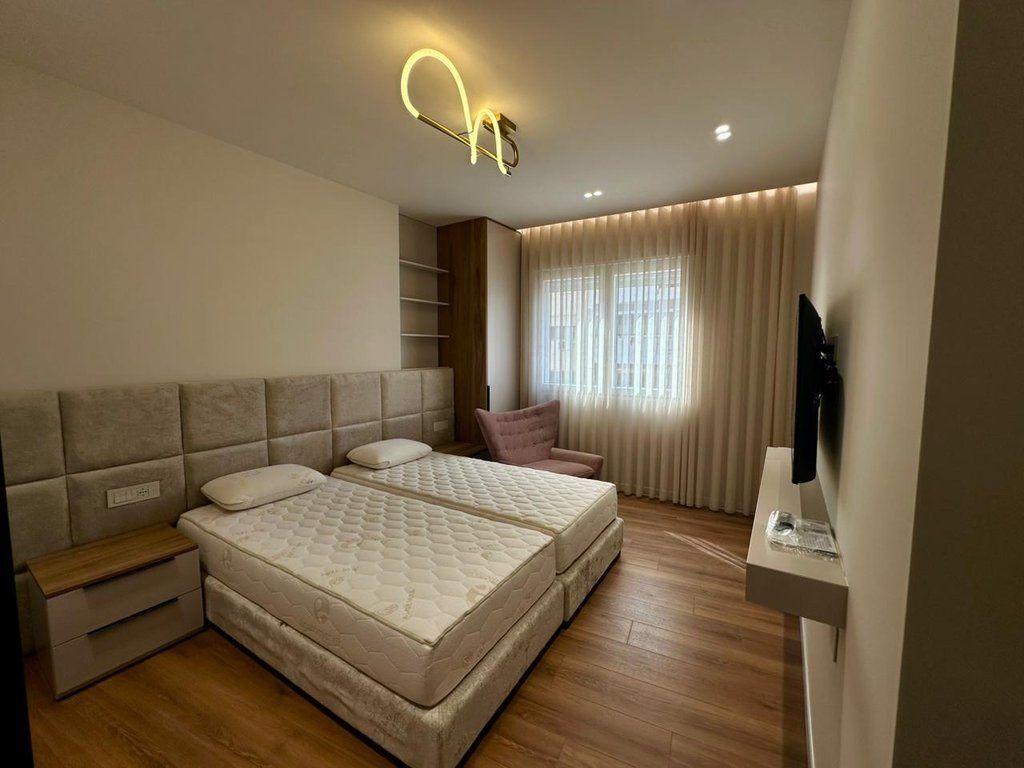 Apartament 1+1 Me Qira + Post Parkimi te Pazari i Ri, Tiranë!