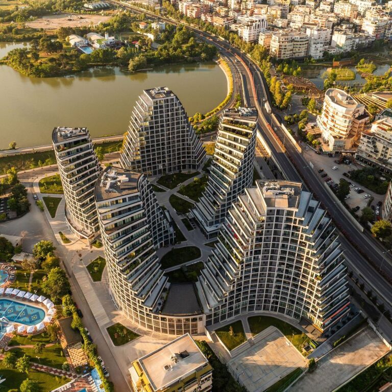 🏢 Zyrë 2+1 me Qira – Lake View Residence, Liqeni Artificial ✨