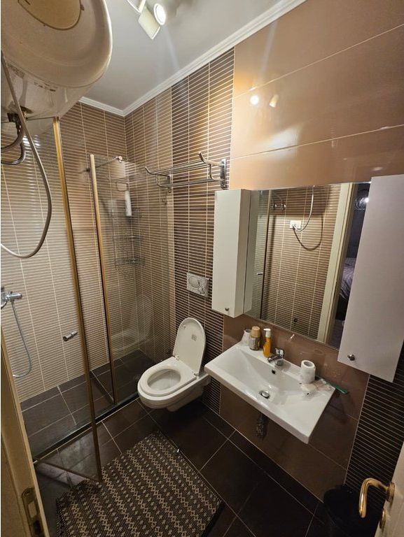 Liqeni i Tiranes - Jepet me qira Apartament 3+1+2 + Post Parkimi pranë Nobis!