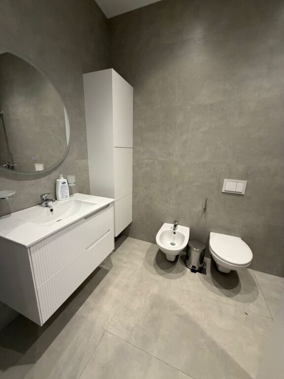 Tirane Komuna e Parisit , jepet me qera apartament 1+1+Ballkon Kati 2, 70 m² 105.000 Leke (Parkim i Perfshire ne Cmim )