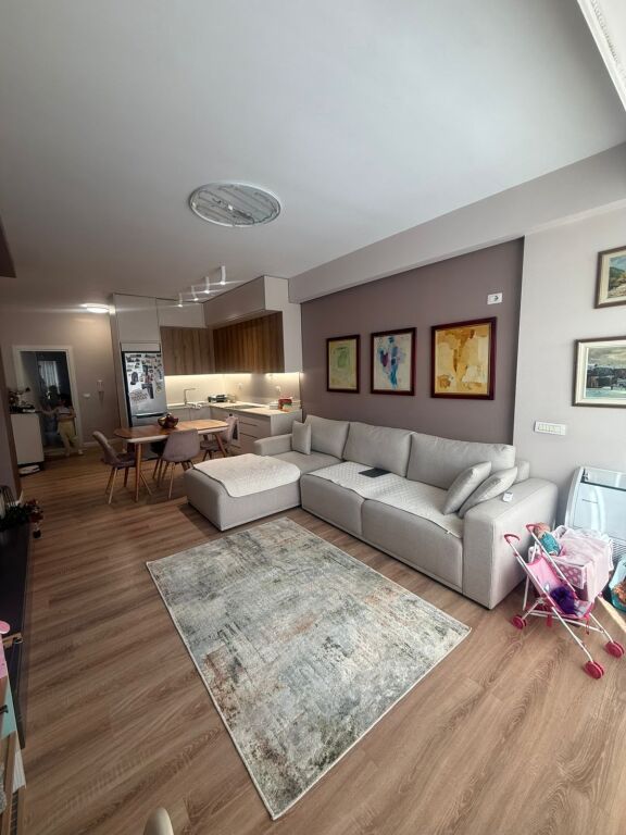 Apartament me qera 2+1 te Pavaroti
