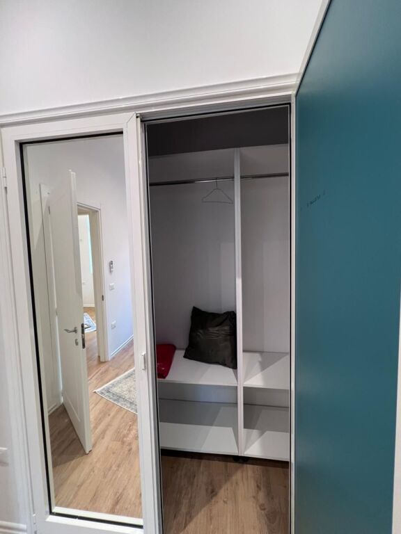 RRUGA E DURRSIT, APARTAMENT 2+1 PER QIRA