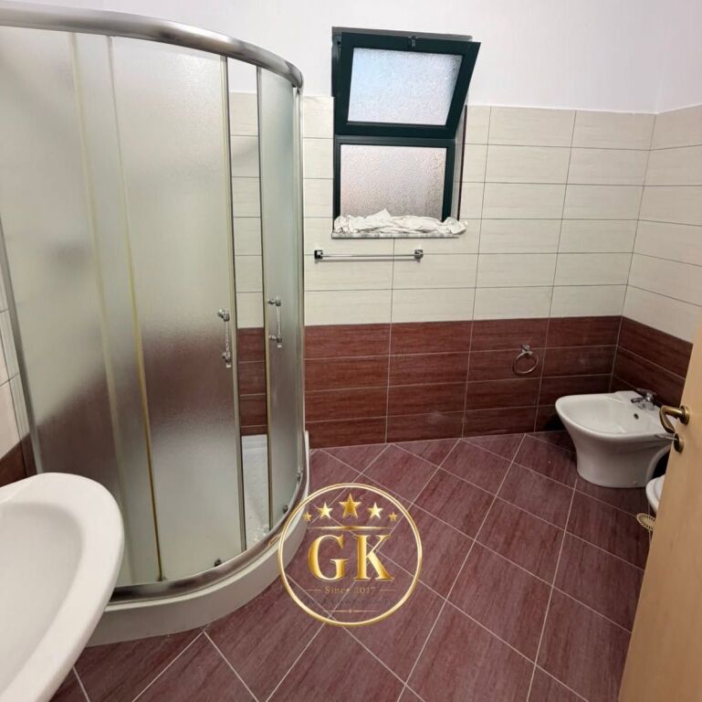 APARTAMENT ME QERA  • 2+1+Ballkon  📍Lagja 5,Prane Vodafone