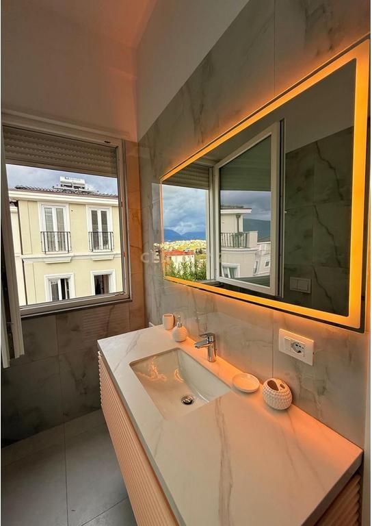 VILË MODERNE 3-KATËSHE ME QIRA PRANË TEG!!!
