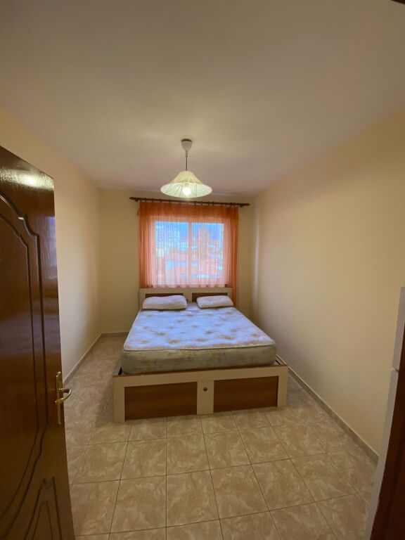 JEPET ME QERA APARTAMENT 2+1 NE QENDER TE TIRANES , 10 MIN NGA SHESHI SKENDERBEJ , RRUGA E DURRESIT