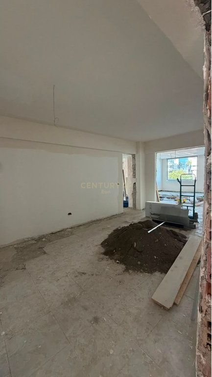JEPET ME QIRA AMBIENTI NE QENDER TE DURRESIT , NE SHESHIN PRANVERA ! 1,300 € /Muaj