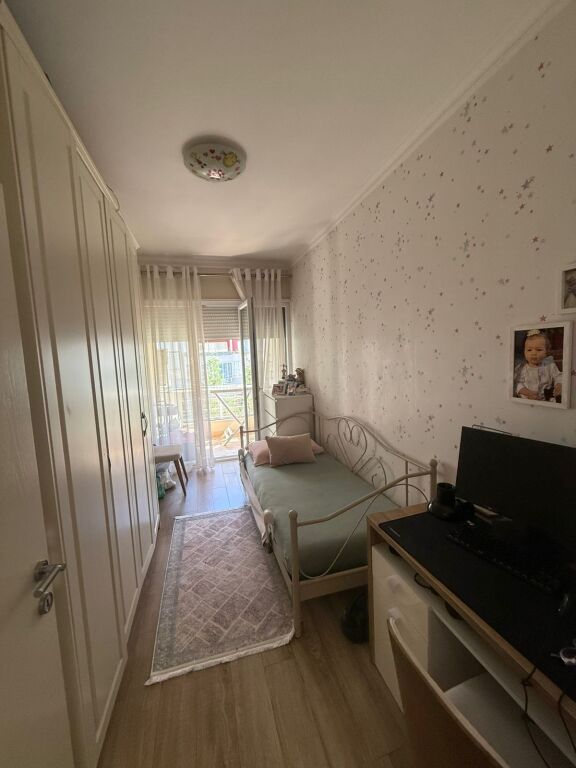 Apartament me qera 2+1 te Pavaroti
