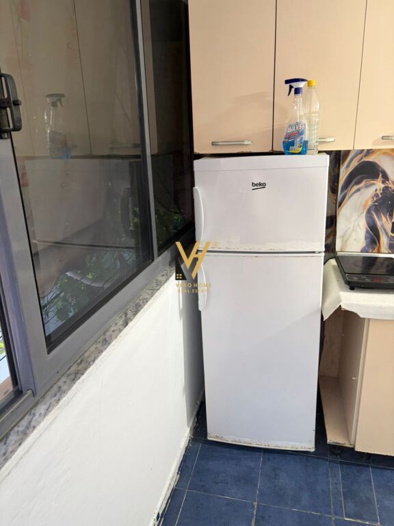 JEPET APARTAMENT 1+1 ME QERA TE RR.HOXHA TAHSIM 40.000 LEKE