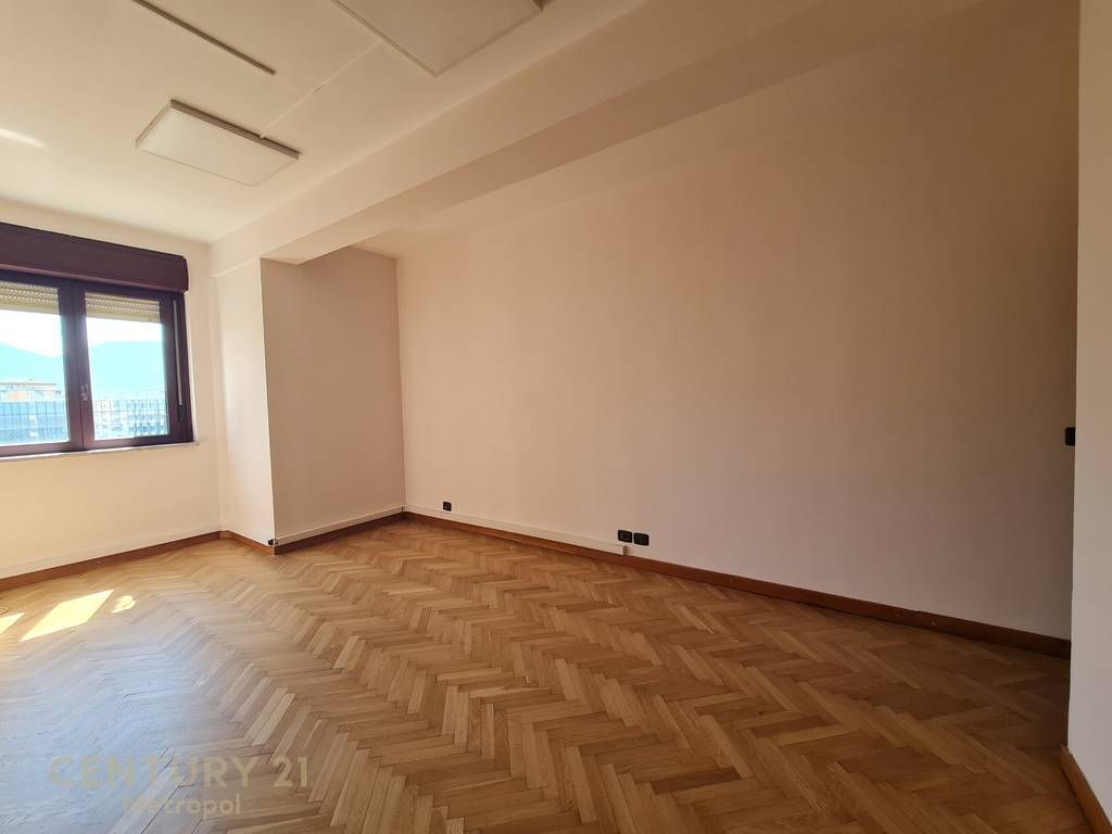 JEPEN ZYRA ME QIRA 130 m NE QENDER TIRANE!