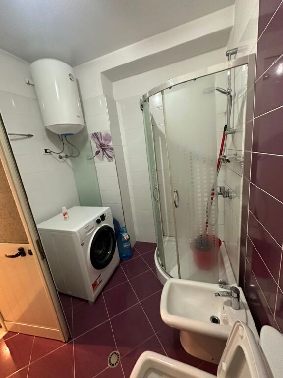 Apartament 1+1, Astir!