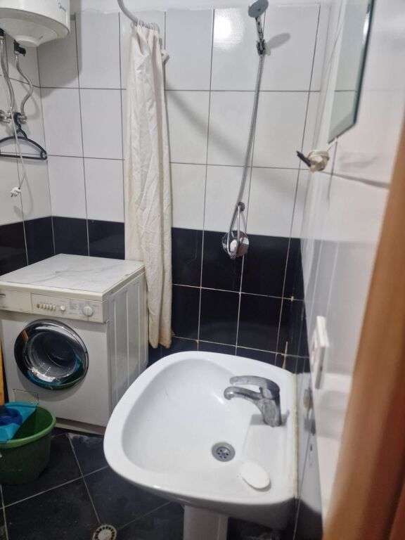 Apartament 1+1, Astir!