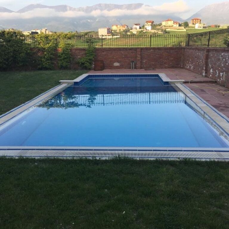 🏡 Vilë 4-Katëshe me Pishinë për Qira – Akacia Hills, pranë TEG ✨