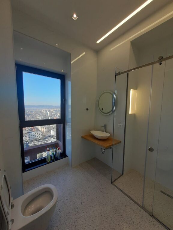 Jepet me qira apartament 2+1+2 me post parkimi te Garden Building