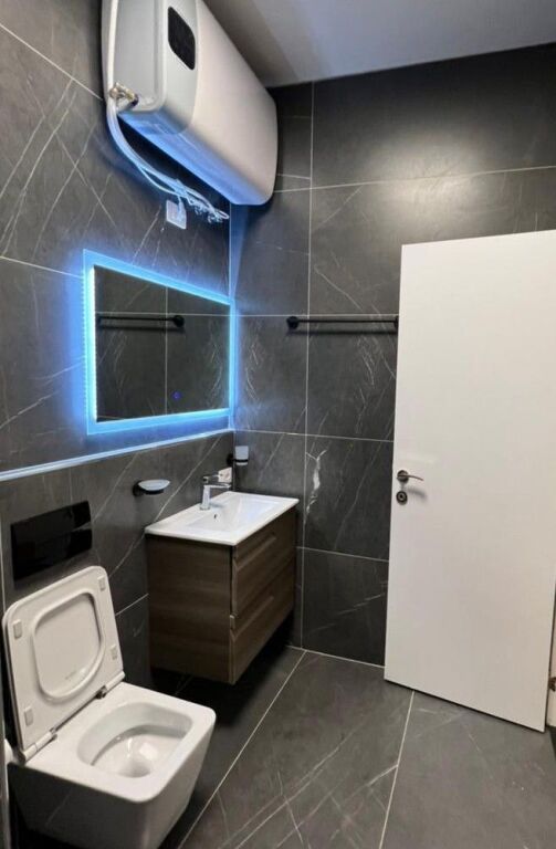 AMBIENT ZYRE ME QIRA PERBALLE TOPTANI CENTER , QENDER