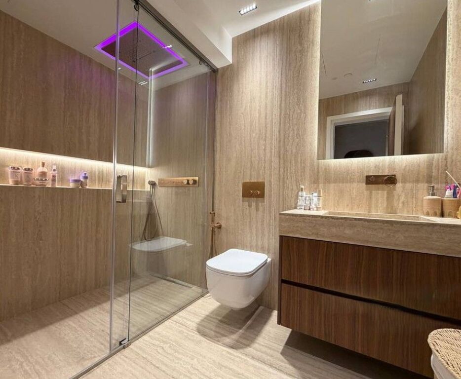 We sell a luxury 2+1 apartment + parking spot at “Down Town Tirana”, on Elbasanit Street with a view of the “Air Albania” Stadium!
