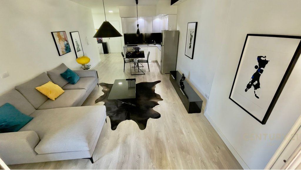 QIRA, APARTAMENT MODERN 1+1, RRUGA KAVAJËS