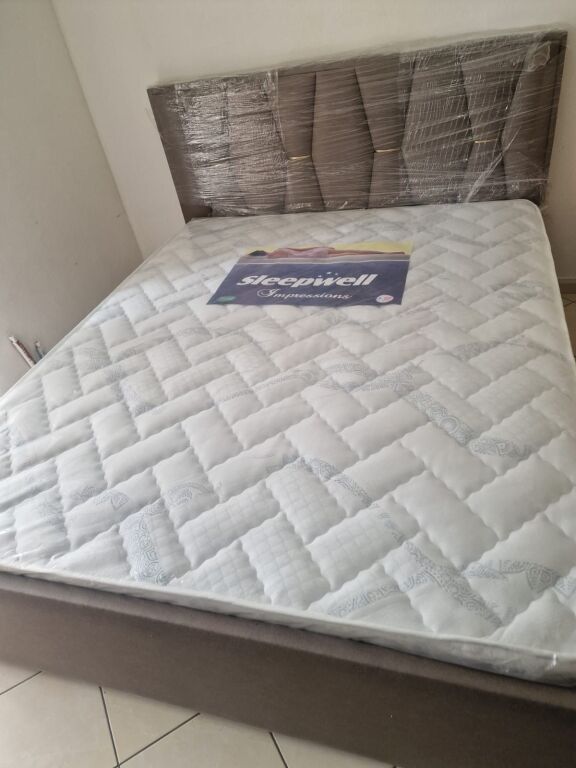 Apartament 1+1, Astir!