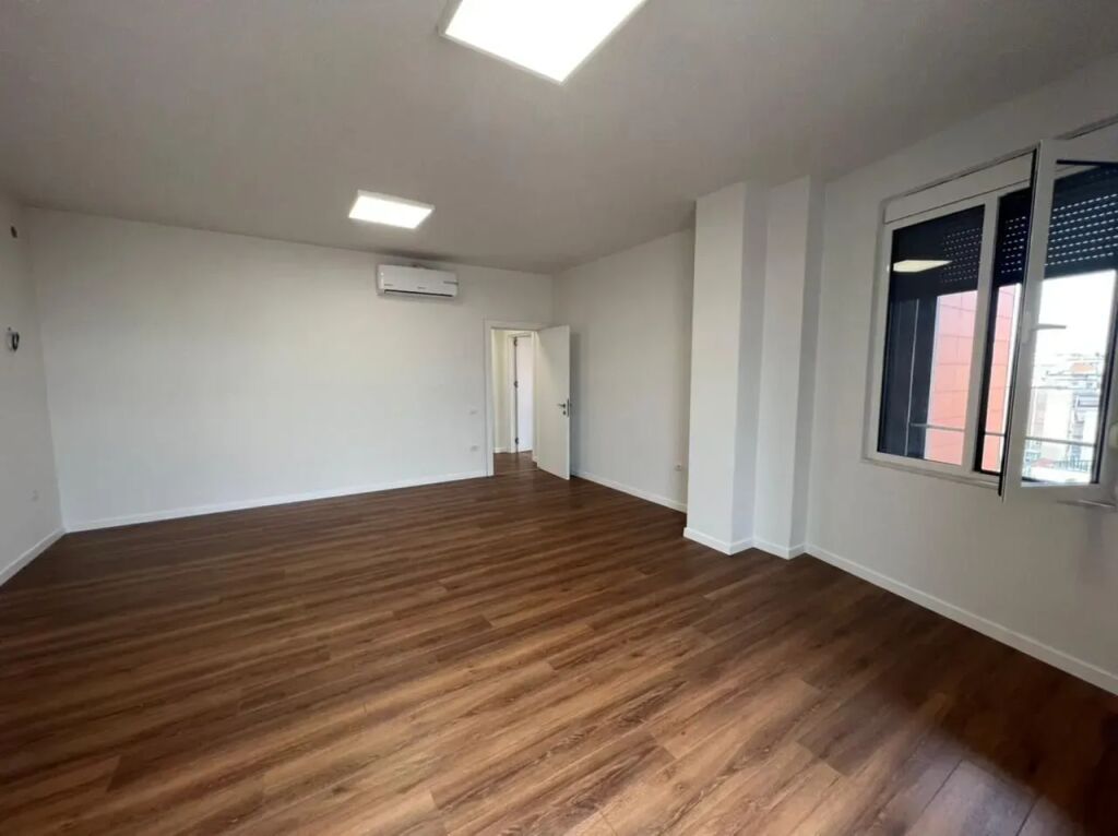 🏢 Jepet Ambient Zyre me Qira – Përballë Toptani Center QENDER