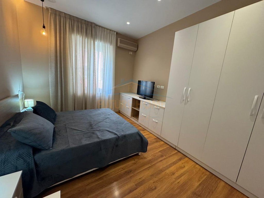 Qera, Apartament 2+1, Bllok, Tiranë.