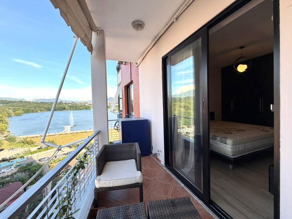 🏢 In Affitto: Attico (Penthouse) 📍Rr. Kosovareve - Zona Lago (Uni Barleti) 2+1+2 Balconi &amp; Terrazza utilizzabile | 1.500€/mese