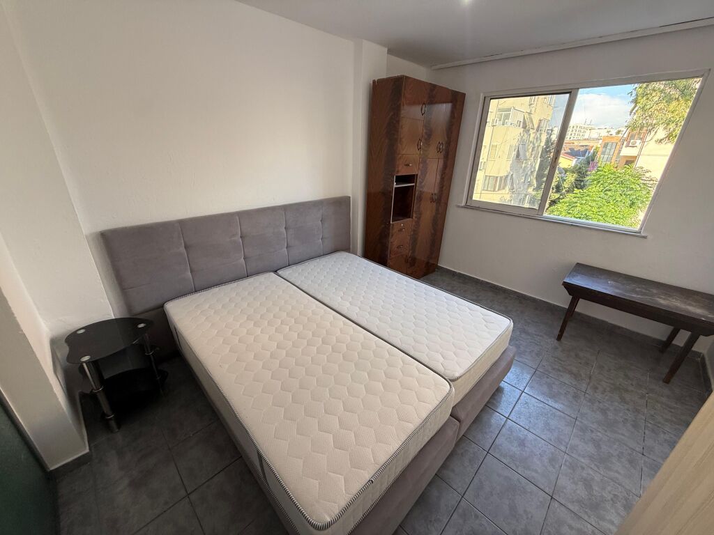 📣 QERA Apartament 1+1 📍 Prane Brrylit 🛣️ Bulevardi “Bajram Curri” ✨  🏢 Ndertim Ekzistues 🪜 Kati 5 (Pa Ashensor) 🛋️ I Mobiluar  💶 Cmimi 35.000 Leke Ne Muaj