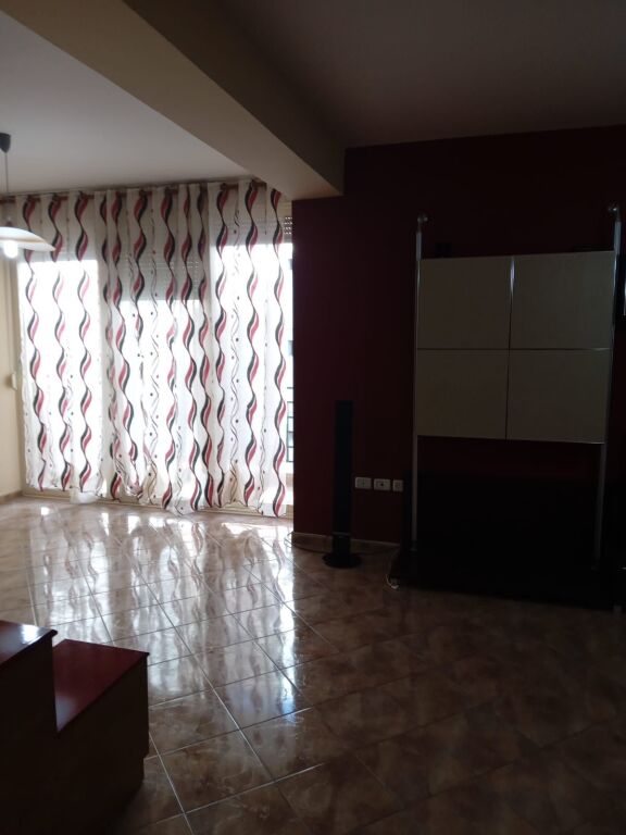 🏡APARTAMENT 2+1 ME QIRA AFATGJATË – RIVIERA, VLORË‼️