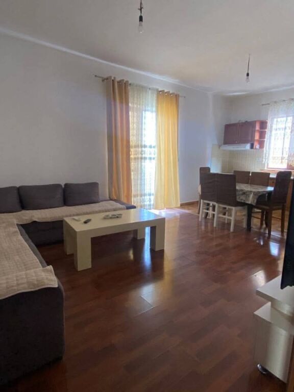SHTEPI PRIVATE 2+1+2 ME QERA - RR. 5 MAJI, TIRANE