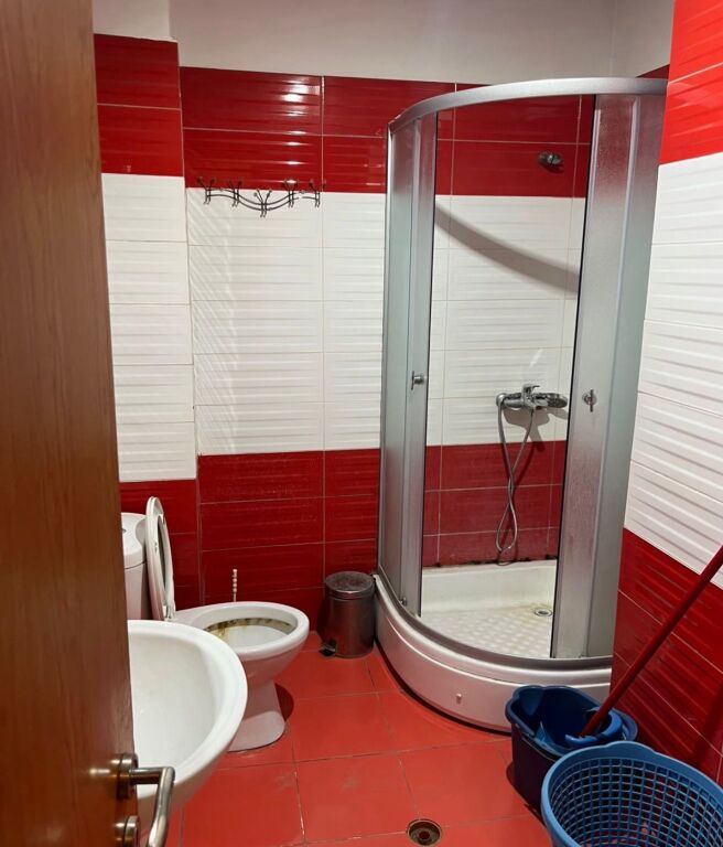 Apartament 1+1, Astir!